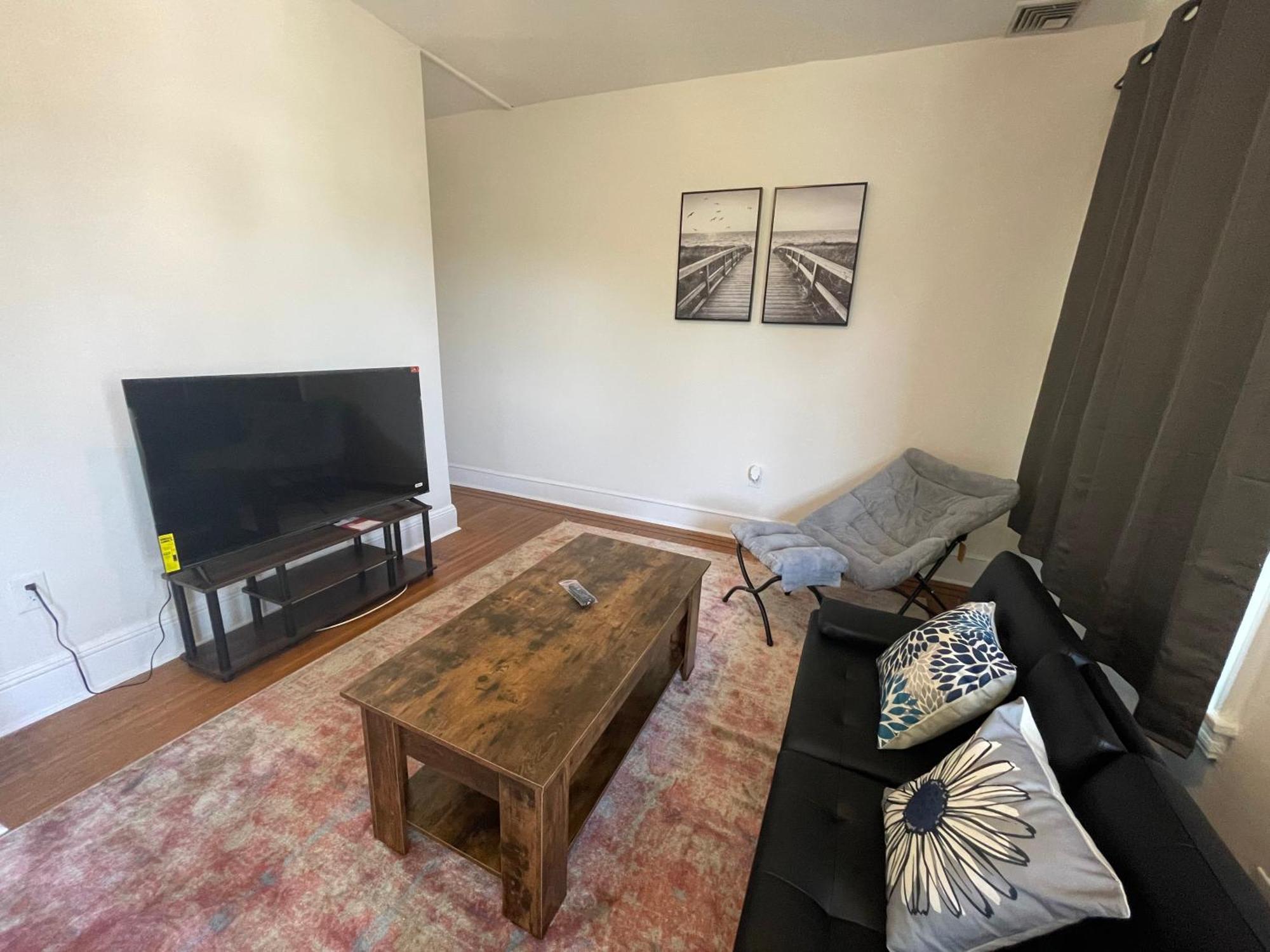 Charming 15-bedroom In Elkins Park! Apartment *